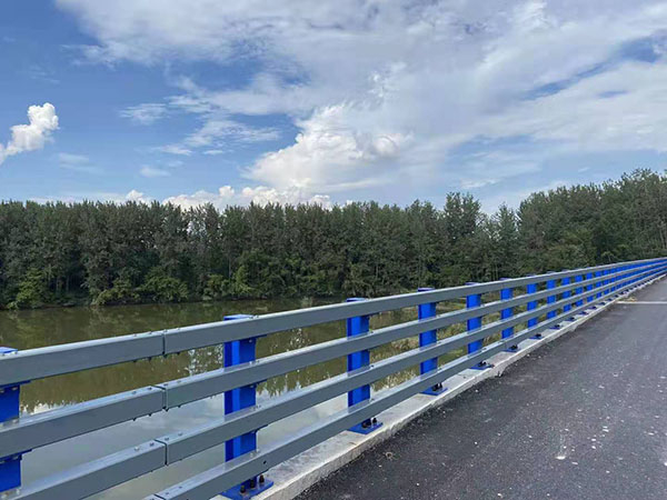 不銹鋼復(fù)合管護(hù)欄自助廠家增多 市場(chǎng)競(jìng)爭(zhēng)加劇